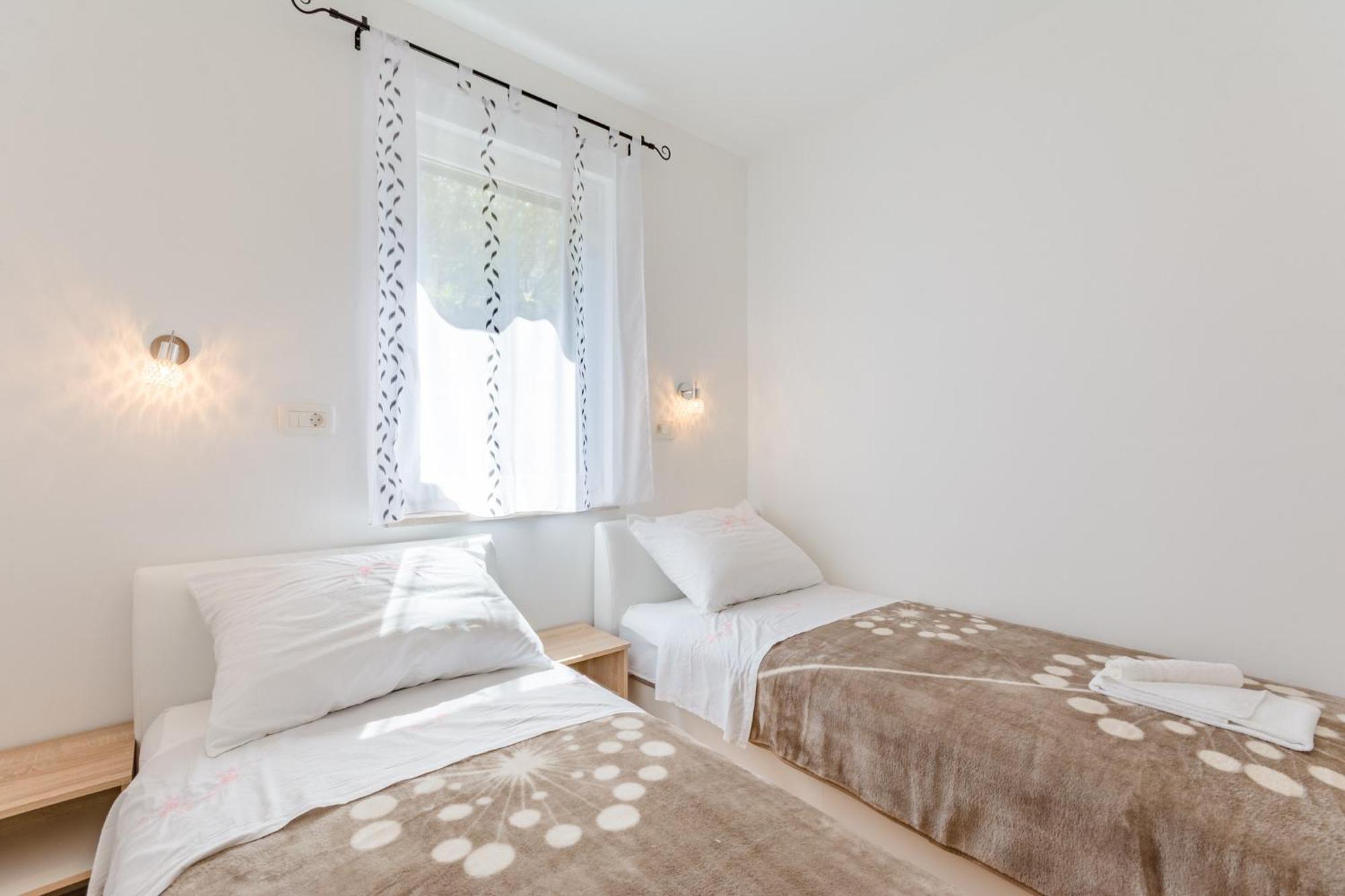 Apartments The Brothers Supetar Room photo